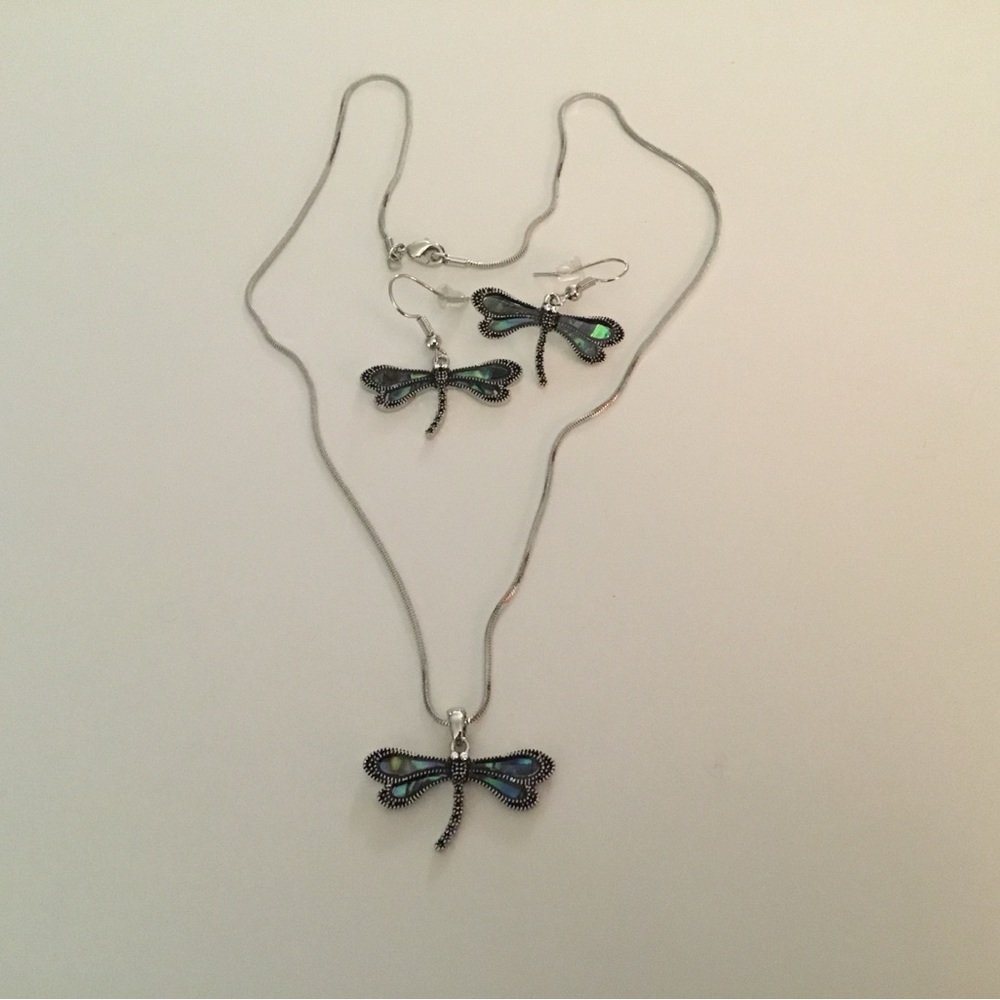 Necklace & pierced earrings